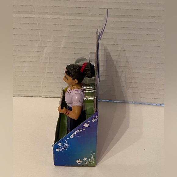 Disney lakks Encanto Luisa Madrigal 3" Mini Figure
With Barbell Accessory - Picture 4 of 7